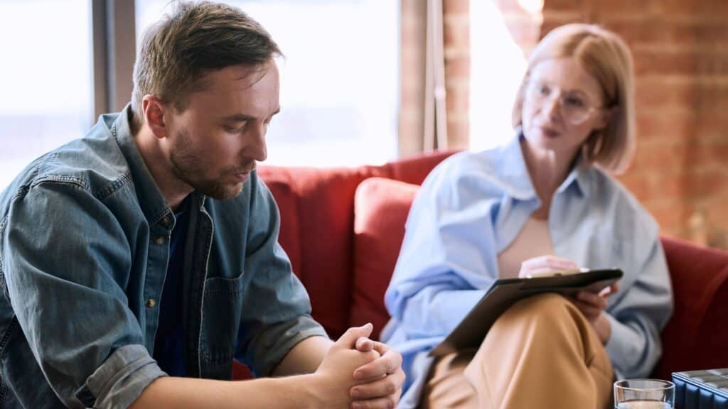 A therapist attentively listens to a client during depression treatment in Boca Raton.